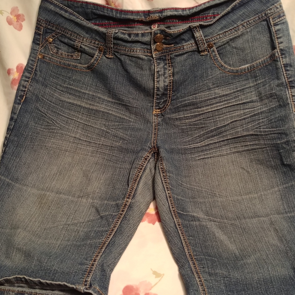 🆓 With $25 Dollar Purchase!  💙 Royalty capris jeans